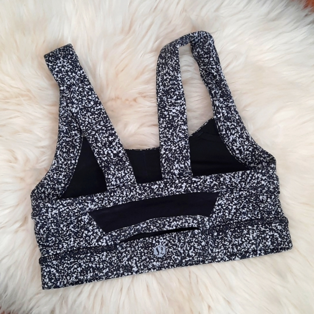 Lululemon Athletica Mesh Back Cut out  Black Sports Bra - Picture 2 of 6